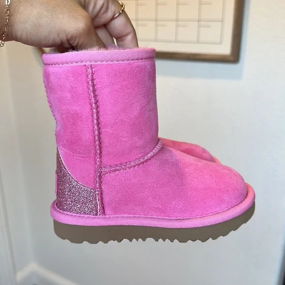 UGG Kids Classic Short Boot in Pink with Glitter Heel NEW Never Worn No Tag/Box - Picture 4 of 6